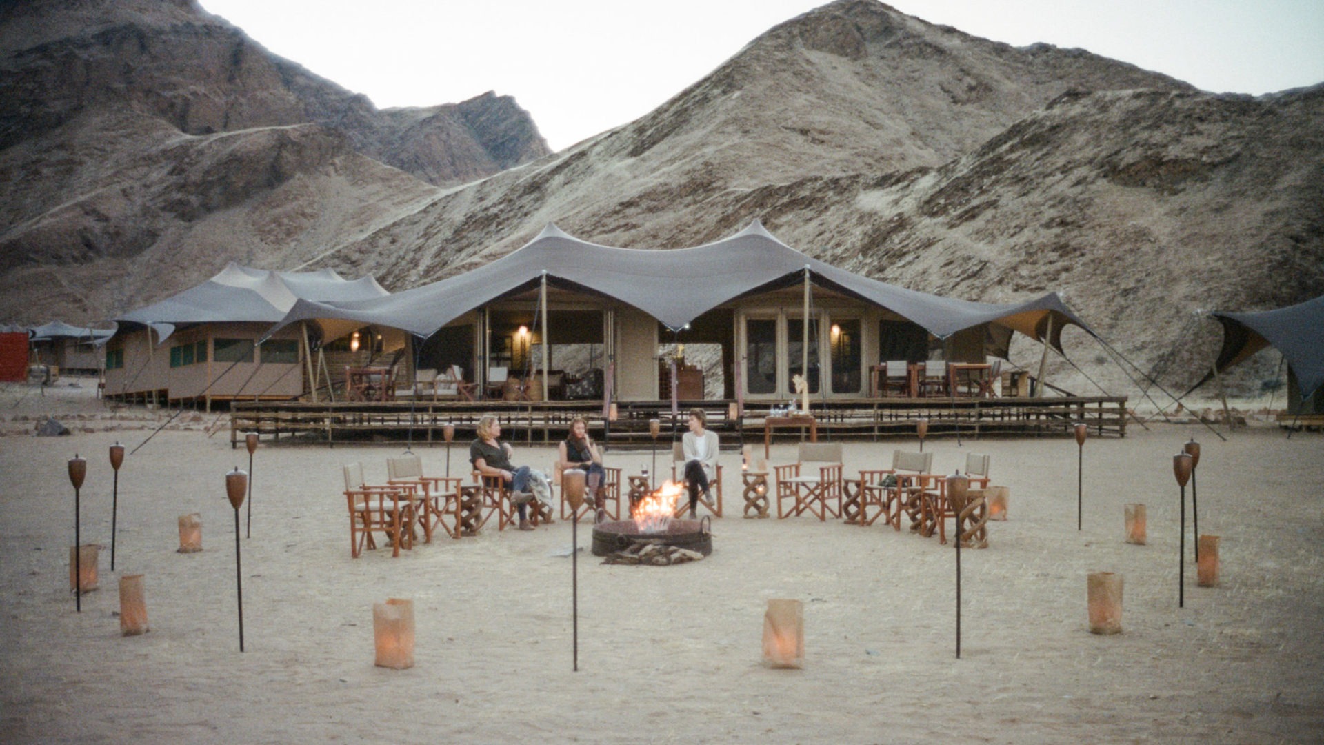 Hoanib Valley Camp Drinks around the fire6