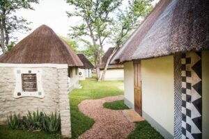 zimbabwe hwange national park robins camp 14