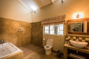 zimbabwe hwange national park robins camp 3