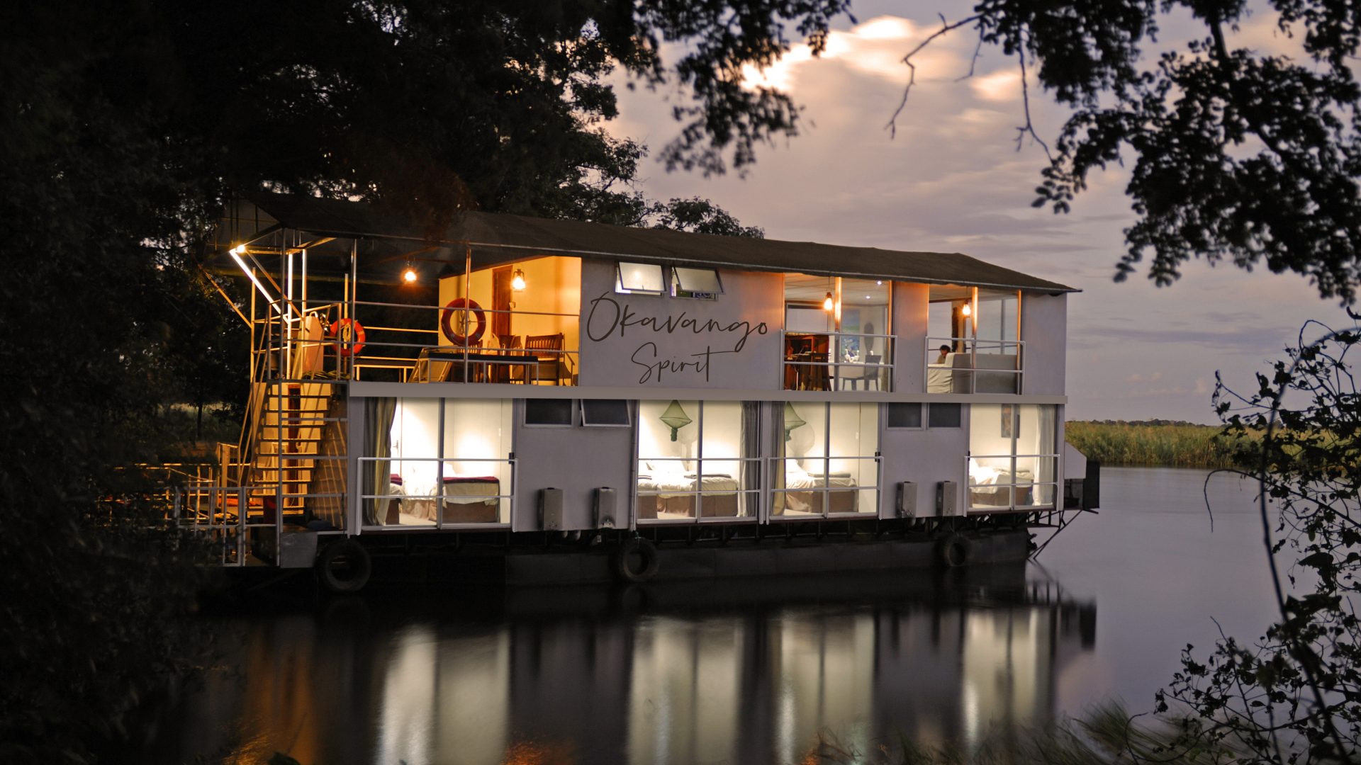 botswana okavangodelta houseboat2