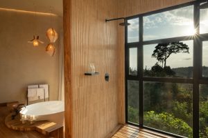 Lemala Osonjoi Lodge Shower and Tub